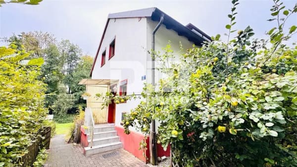 Immobilie in Steinheim - Modernisiertes Einfamilienhaus auf riesigem Grundstück mit Carport und Nebengebäude - Bild 2