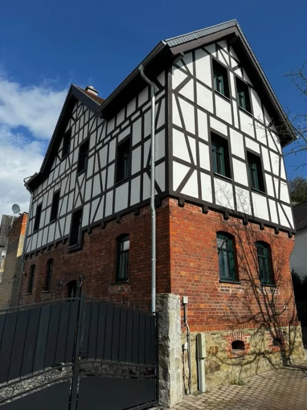 Immobilie in Lahnau - Kernsaniertes und gehobenes Einfamilienhaus mit und Luxus Küche und Bäder - ein Traum ! - Bild 2