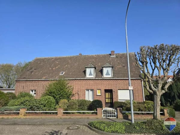 Immobilie in Straelen - Einfamilienhaus mit Entwicklungspotenzial auf großen Grundstück im Zentrum von Straelen! - Bild 0