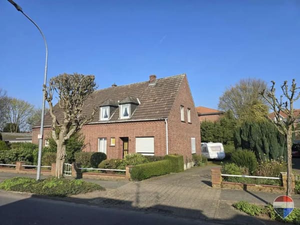 Immobilie in Straelen - Einfamilienhaus mit Entwicklungspotenzial auf großen Grundstück im Zentrum von Straelen! - Bild 1