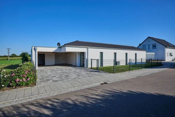 Immobilie in Mötzing - MODERNES WOHNEN AUF EINER EBENE - BUNGALOW IN SCHÖNACH - Bild 1