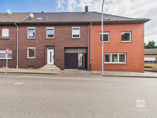 Immobilie in Heinsberg - REIMANN&WOLFF Heinsberg-Kirchhoven: "Ein Grundstück. Zwei Häuser. Unzählige Möglichkeiten." - Bild 1