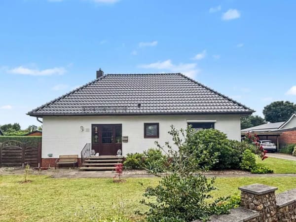 Immobilie in Fockbek - Charmanter Bungalow mit großzügigem Grundstück und vielseitigem Raumangebot in Fockbek - Bild 0