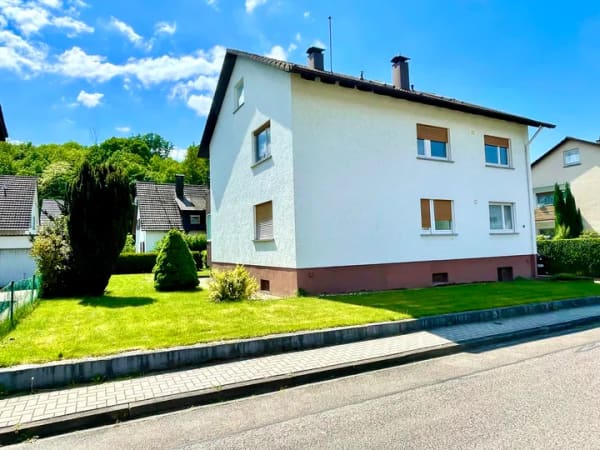 Immobilie in Ottersweier - SELTENE GELEGENHEIT IN OTTERSWEIER: Großzügiges Zweifamilienhaus mit Garten, große Doppelgarage - Bild 0