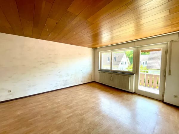 Immobilie in Ottersweier - SELTENE GELEGENHEIT IN OTTERSWEIER: Großzügiges Zweifamilienhaus mit Garten, große Doppelgarage - Bild 3