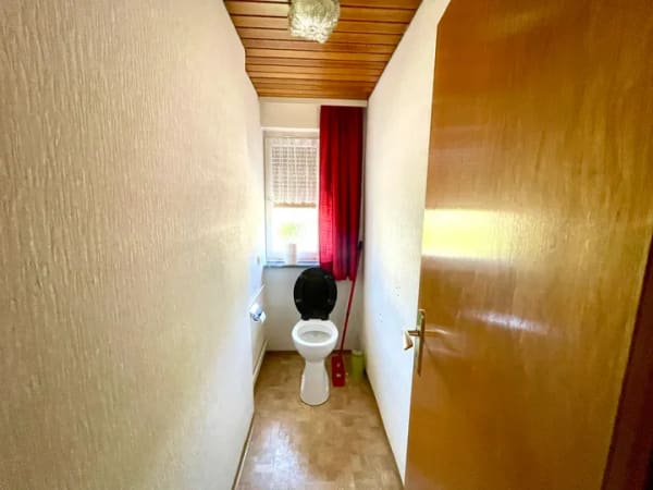 Immobilie in Ottersweier - SELTENE GELEGENHEIT IN OTTERSWEIER: Großzügiges Zweifamilienhaus mit Garten, große Doppelgarage - Bild 4