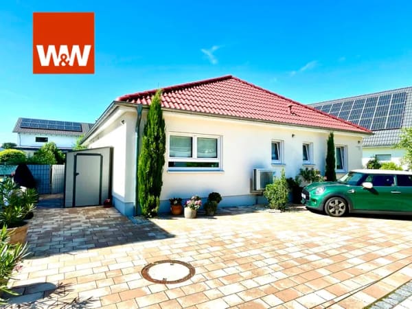 Immobilie in Elchesheim-Illingen - WOHNEN AUF HOHEM NIVEAU: 
Neuwertiger und komfortabler Bungalow auf einer Ebene, Garten, Terrasse* - Bild 2