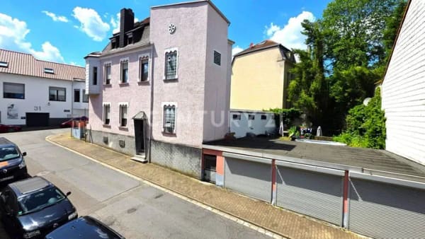 Immobilie in Sulzbach/Saar - ! Investoren aufgepasst ! Attraktives MFH mit 3 Wohnungen, 3  Garagen in Sulzbach 11% Rendite - Bild 1