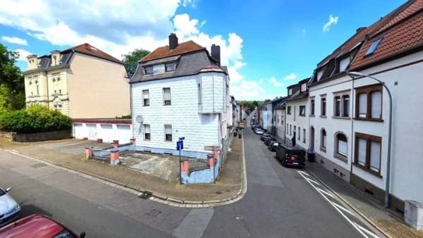 Immobilie in Sulzbach/Saar - ! Investoren aufgepasst ! Attraktives MFH mit 3 Wohnungen, 3  Garagen in Sulzbach 11% Rendite - Bild 2