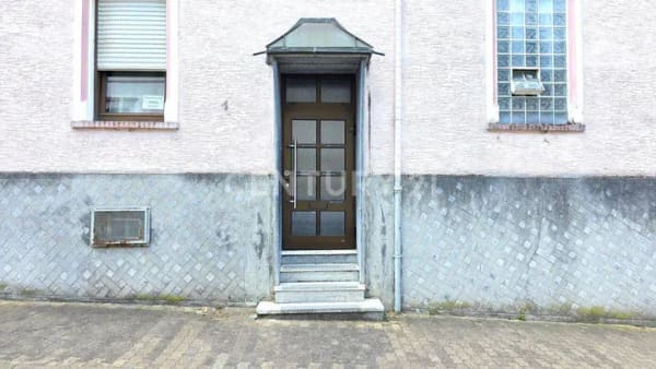 Immobilie in Sulzbach/Saar - ! Investoren aufgepasst ! Attraktives MFH mit 3 Wohnungen, 3  Garagen in Sulzbach 11% Rendite - Bild 3