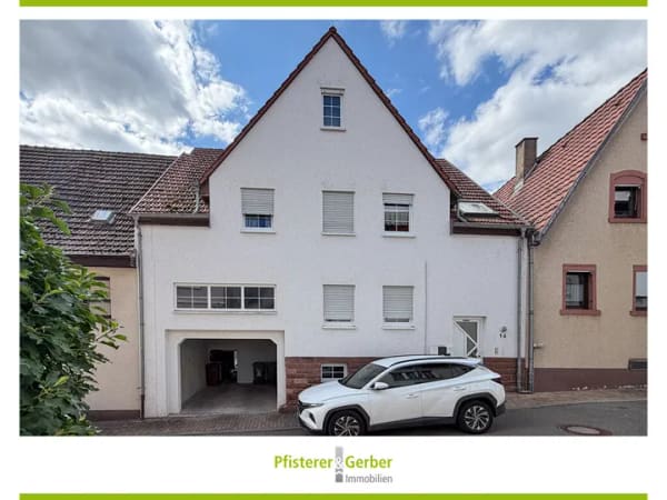 Immobilie in Waibstadt - Attraktives Zweifamilienhaus in Waibstadt mit zusätzlichem Ausbaupotenzial - Bild 0
