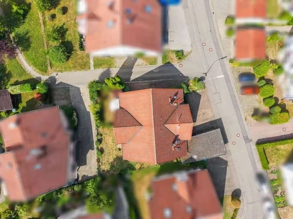 Immobilie in Langenargen - Zwei Ebenen, viele Möglichkeiten - seenah gelegene 2+1-Zimmer-Wohnung mit eigenem Garten - Bild 2