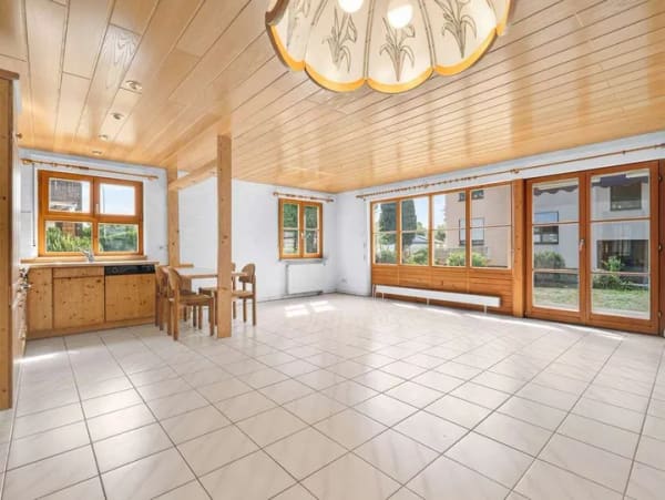 Immobilie in Langenargen - Zwei Ebenen, viele Möglichkeiten - seenah gelegene 2+1-Zimmer-Wohnung mit eigenem Garten - Bild 3