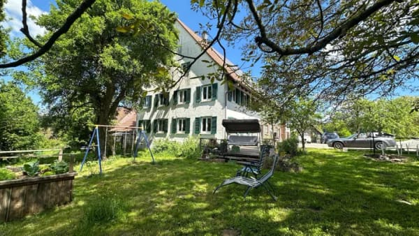 Immobilie in Attenweiler - Bauernhaus mit Scheune, Nebengebäuden und viel Land zu verkaufen! - Bild 0