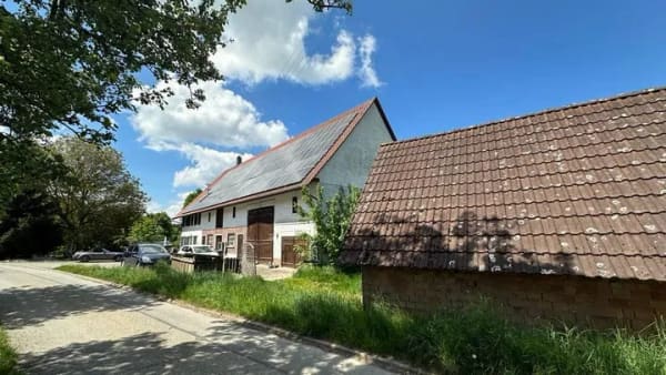 Immobilie in Attenweiler - Bauernhaus mit Scheune, Nebengebäuden und viel Land zu verkaufen! - Bild 4