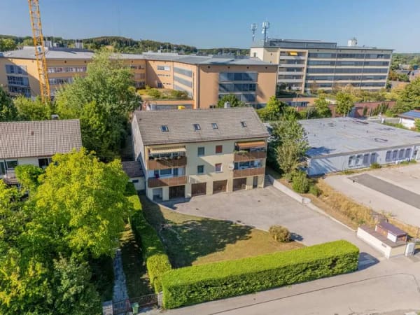 Immobilie in Ebersberg - Gepflegte 2-Zimmer-Dachgeschosswohnung mit Potenzial - KAUF GEGEN GEBOT - - Bild 1