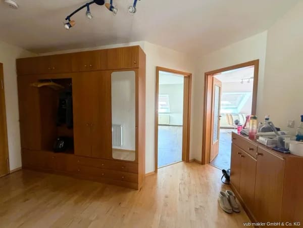 Immobilie in Köditz - Helle Dachgeschosswohnung in Köditz mit zwei Balkonen und Tiefgaragenstellplatz - Bild 3