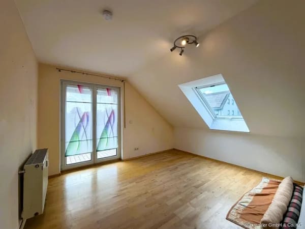Immobilie in Köditz - Helle Dachgeschosswohnung in Köditz mit zwei Balkonen und Tiefgaragenstellplatz - Bild 4