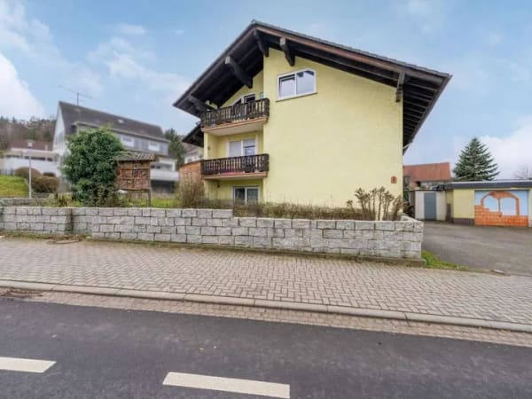 Immobilie in Breuberg - Eigennutzung oder Kapitalanlage: Teilvermietetes 3-Familienhaus in Breuberg - Bild 0