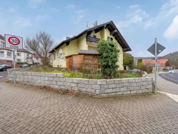 Immobilie in Breuberg - Eigennutzung oder Kapitalanlage: Teilvermietetes 3-Familienhaus in Breuberg - Bild 2