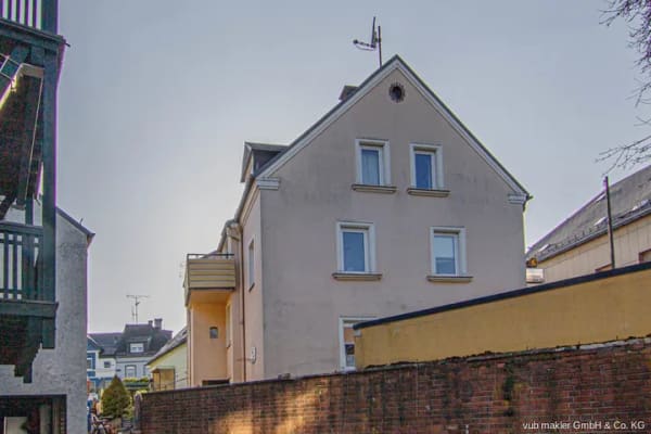 Immobilie in Helmbrechts - Zweifamilienhaus in Helmbrechts – zentral, aber ruhig gelegen - Bild 2