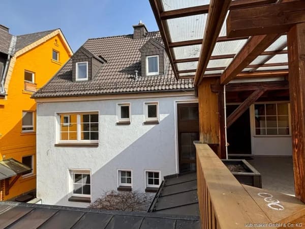 Immobilie in Naila - Reihenmittelhaus in zentraler Lage von Naila bietet ein großzügiges Zuhause - Bild 1