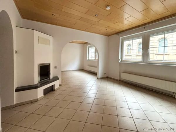 Immobilie in Naila - Reihenmittelhaus in zentraler Lage von Naila bietet ein großzügiges Zuhause - Bild 2