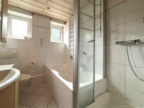 Immobilie in Naila - Reihenmittelhaus in zentraler Lage von Naila bietet ein großzügiges Zuhause - Bild 3