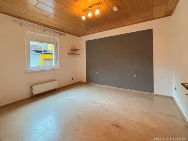 Immobilie in Naila - Reihenmittelhaus in zentraler Lage von Naila bietet ein großzügiges Zuhause - Bild 4