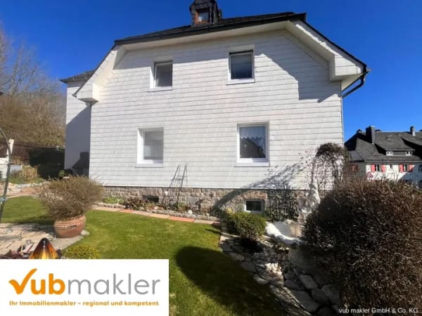 Immobilie in Stammbach - Liebevoll gepflegtes Haus mit Charakter, Kachelofen und idyllischem Garten mit großem Gartenhaus - Bild 0