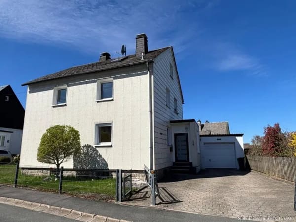 Immobilie in Zell im Fichtelgebirge - RESERVIERT !!! Solides, modernisiertes Einfamilienhaus in bevorzugter Wohnlage von Zell - Bild 1