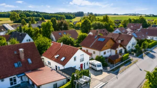 Immobilie in Oberschweinbach - 🅝🅔🅤 Charmante Doppelhaushälfte mit Süd-West-Terrasse, Kamin & Hobbyraum in Oberschweinbach - Bild 0