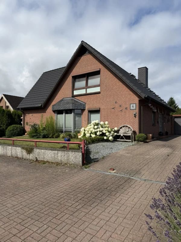 Immobilie in Lütjenburg - Zentral in Sackgassenlage gelegenes Einfamilienhaus - Bild 0