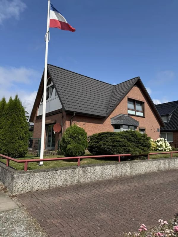 Immobilie in Lütjenburg - Zentral in Sackgassenlage gelegenes Einfamilienhaus - Bild 1