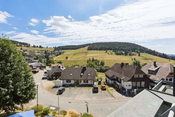 Immobilie in Todtnau - Vermietete 2,5- Zimmer Wohnung mit Balkon und Dachterrasse. - Bild 0
