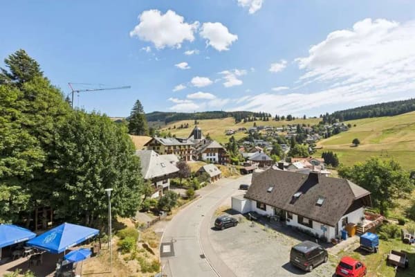 Immobilie in Todtnau - Vermietete 2,5- Zimmer Wohnung mit Balkon und Dachterrasse. - Bild 1