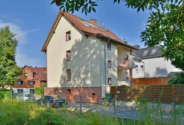 Immobilie in Söhrewald - Top-gepflegtes Zweifamilienhaus mit Nebengebäude auf großem Grundstück in Wellerode - Bild 0