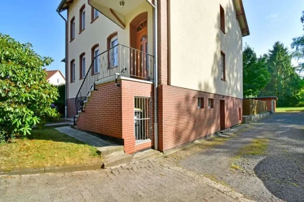 Immobilie in Söhrewald - Top-gepflegtes Zweifamilienhaus mit Nebengebäude auf großem Grundstück in Wellerode - Bild 2