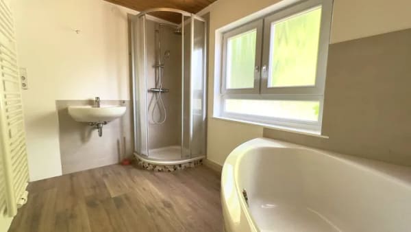 Immobilie in Imsbach - Familienfreundliches Ein - Zweifamilienhaus mit Garten und Balkon - Bild 2