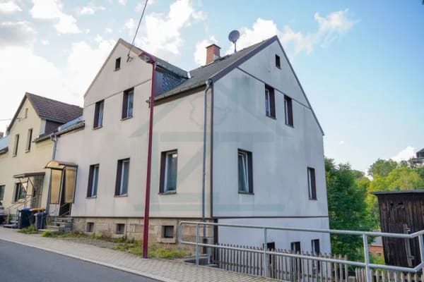 Immobilie in Auerbach/Vogtland - Charmante Doppelhaushälfte mit großem Potenzial in ruhiger Lage von Auerbach - Bild 0