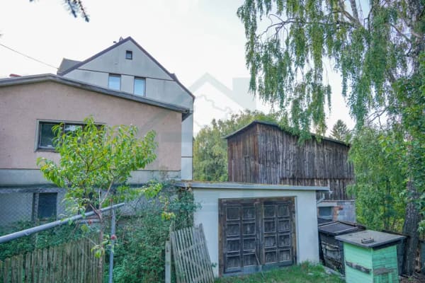 Immobilie in Auerbach/Vogtland - Charmante Doppelhaushälfte mit großem Potenzial in ruhiger Lage von Auerbach - Bild 1