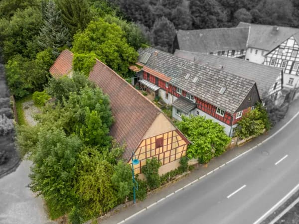 Immobilie in Eisenberg - EFH mit riesigem 2.522m² Grundstück, Nebengelass und viel Ausbaupotenzial - Bild 0
