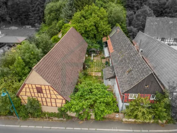 Immobilie in Eisenberg - EFH mit riesigem 2.522m² Grundstück, Nebengelass und viel Ausbaupotenzial - Bild 1