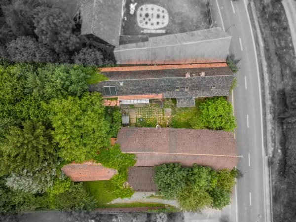 Immobilie in Eisenberg - EFH mit riesigem 2.522m² Grundstück, Nebengelass und viel Ausbaupotenzial - Bild 2