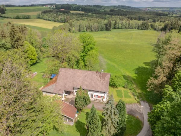 Immobilie in Böhen - Ein Refugium für Individualisten - komplette Alleinlage - mit Feld, Wald und eigener Wasserquelle - Bild 1