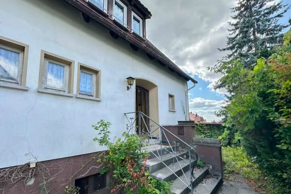 Immobilie in Eggolsheim - Sanierungsbedürftiges Einfamilienhaus mit viel Platz und großem Grundstück in Eggolsheim - Bild 1