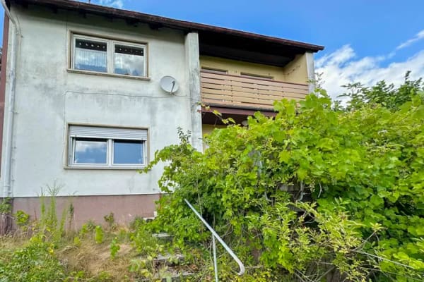 Immobilie in Eggolsheim - Sanierungsbedürftiges Einfamilienhaus mit viel Platz und großem Grundstück in Eggolsheim - Bild 2