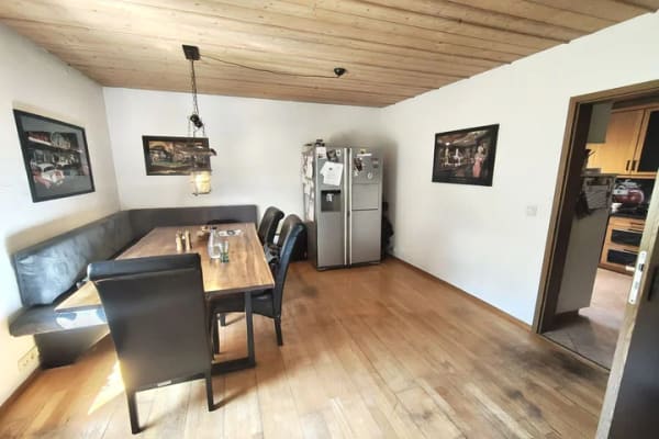 Immobilie in Engelsberg - Großzügiges Einfamilienhaus mit Kaminofen, Doppelgarage und vielseitigem Raumangebot - Bild 2