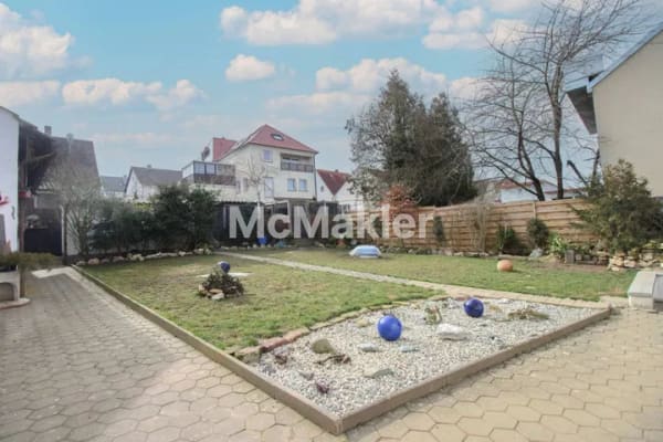Immobilie in Uffenheim - Familienglück mit Garten, Doppelgarage und ausgebautem Dachgeschoss – sofort bezugsfrei! - Bild 0