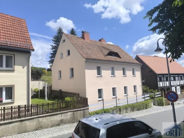 Immobilie in Zittau - Charmantes Einfamilienhaus in Hanglage mit Weitblick – viel Potenzial zur individuellen Gestaltung - Bild 1